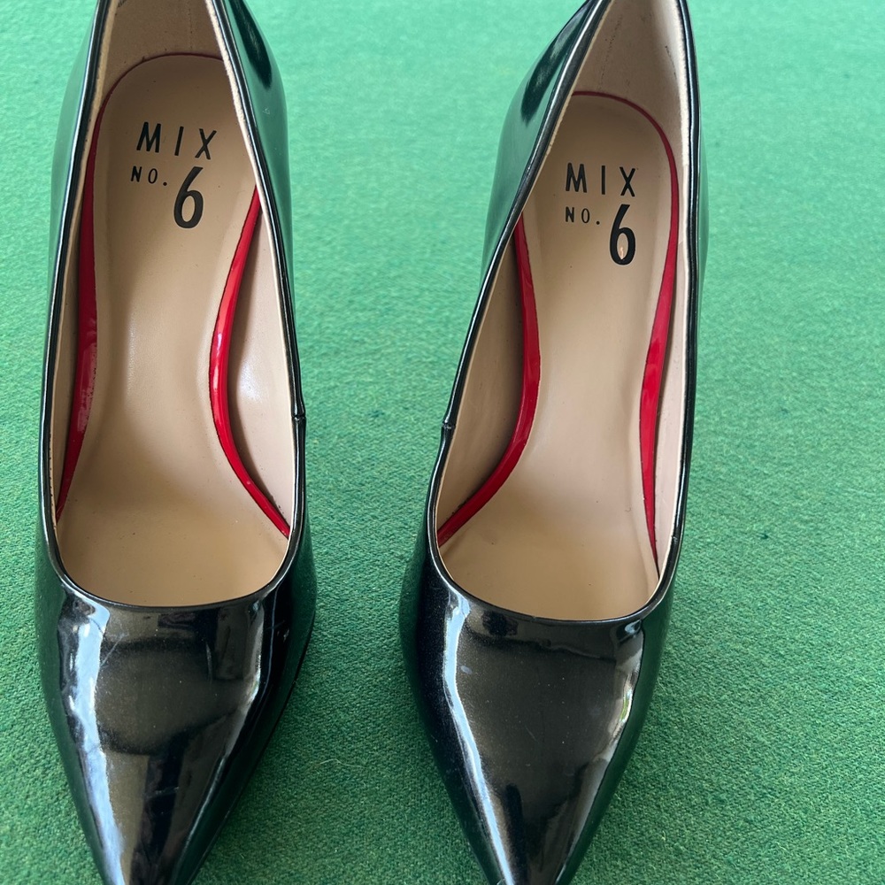 Elegant Black Stiletto Heels - Picture 3 of 4